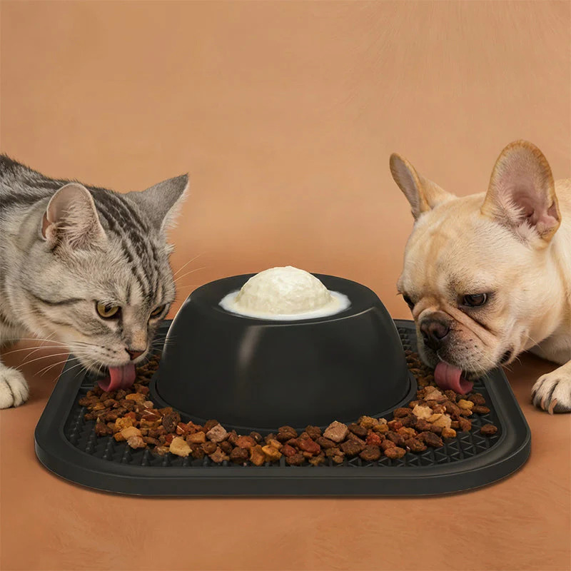 PetsAmuse™ 2 in 1 Slow Feeder and Lick Mat - Image 3